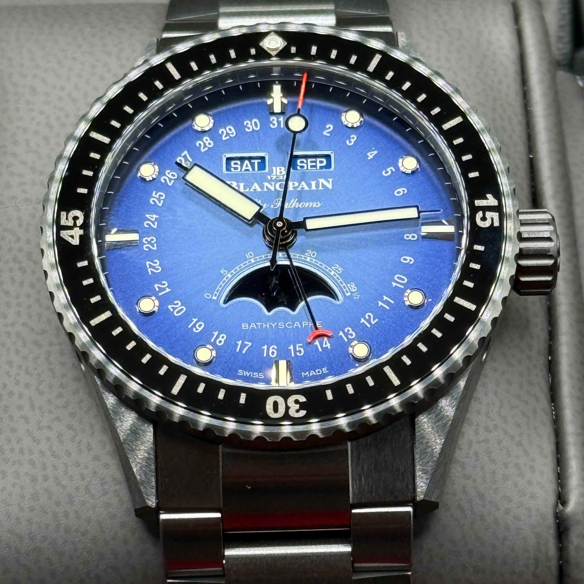 UNWORN Blancpain Bathyscaphe Quantième Complet Phases de Lune
5054 0140 01S