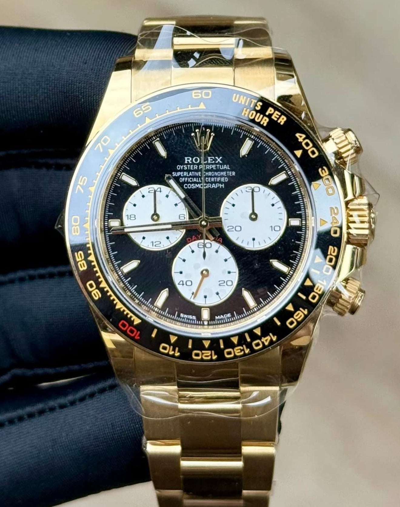 UNWORN Rolex "LeMans" Daytona, 40mm YELLOW GOLD 126528